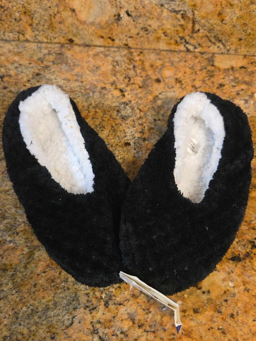 Cozy Women's Black Sherpa-Lined Slipper